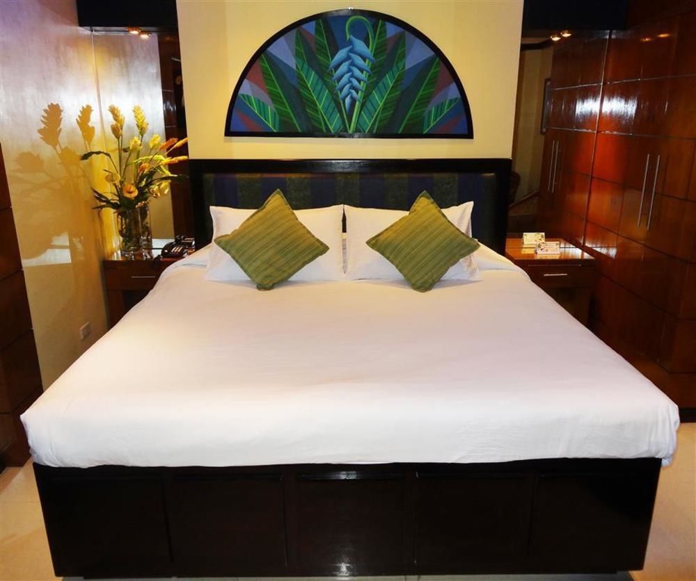 Fields Walking Street Hotel *
