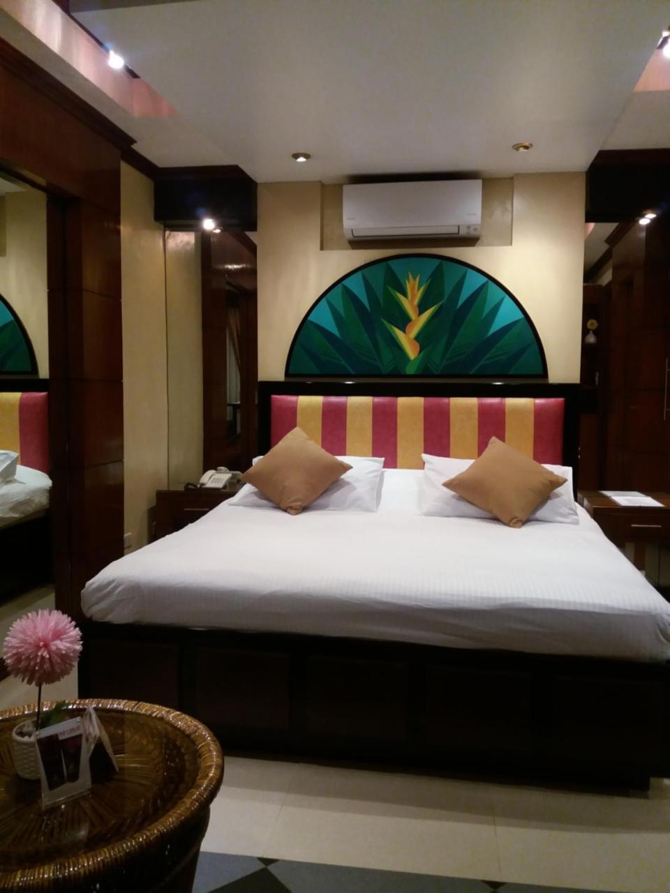 Fields Walking Street Hotel *
