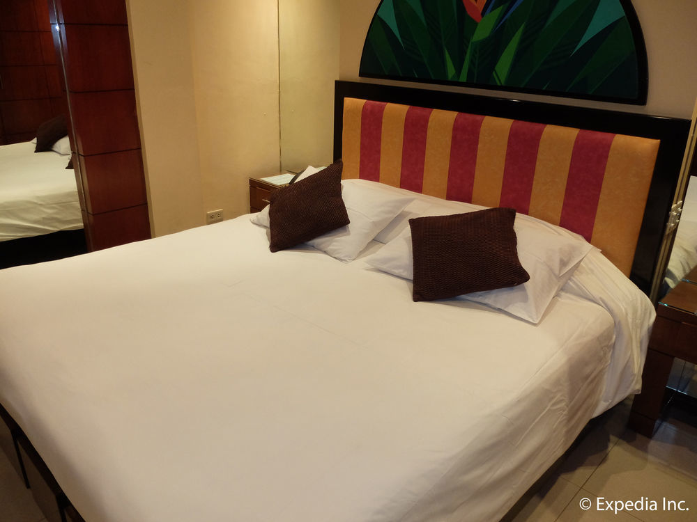 Fields Walking Street Hotel Angeles