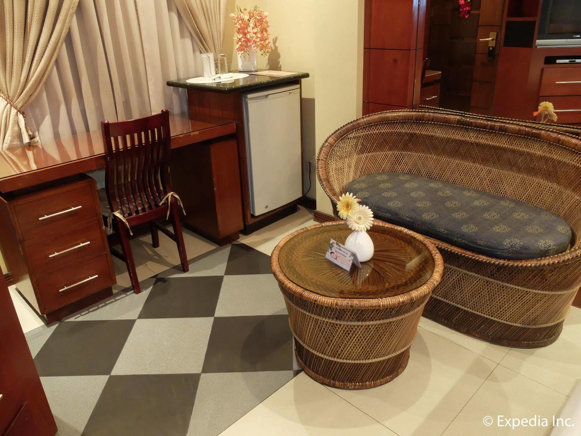 Fields Walking Street Hotel *