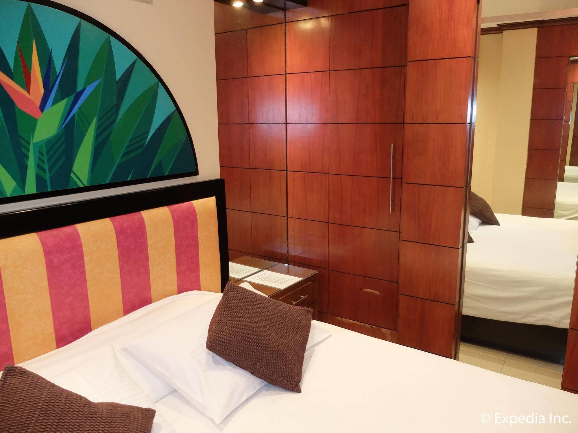 Fields Walking Street Hotel *