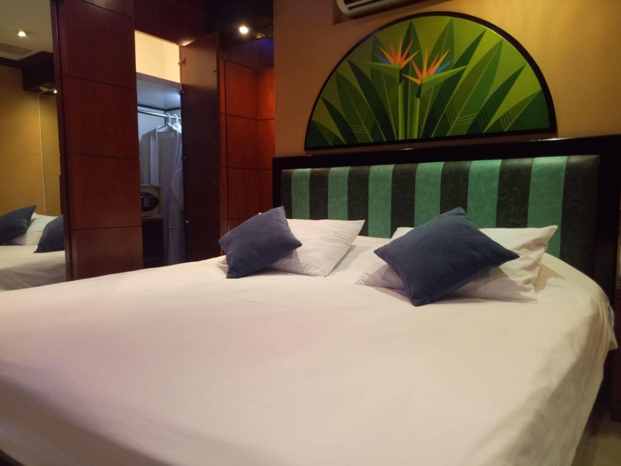 Hotel Fields Walking Street Angeles